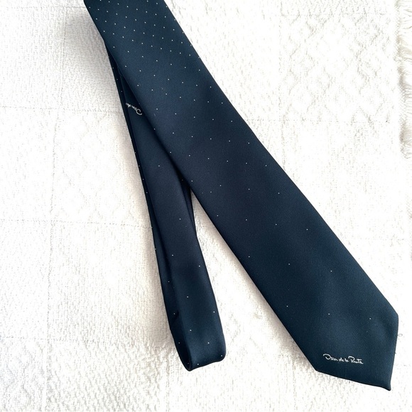 Oscar de la Renta Navy Blue Tie Tiny Dot Vintage 80s Necktie - Picture 2 of 11